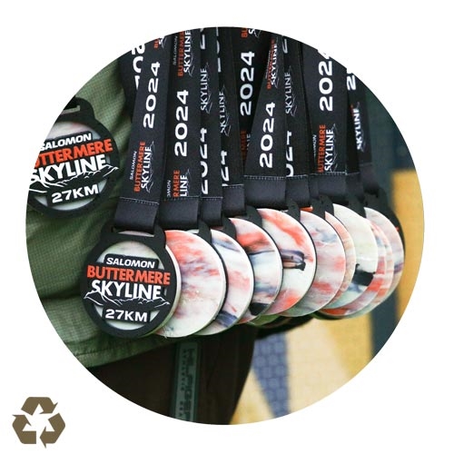 Medalj i återvunnen plast skyline 2
